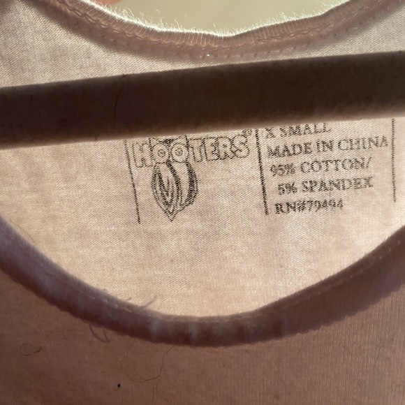 Hooters uniform shirt xsmall HOOTERS CANADA. MAKE AN OFFER. - Picture 5 of 5